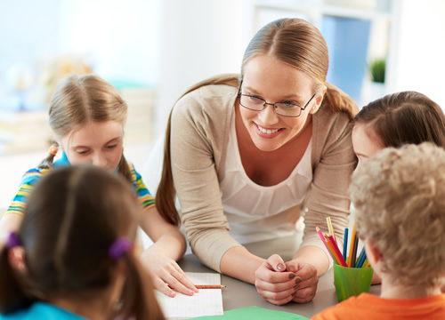 英語を通じて知識を学ぶ！経験豊富な外国人講師による国際教育